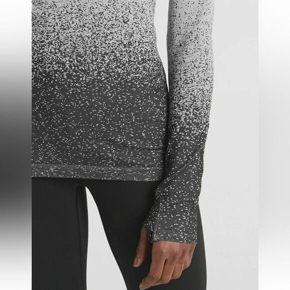 ATHLETA Flurry Blizzard Gradient Turtleneck Top. # 63182
BLACK/HEAT GREY size M - Picture 4 of 10